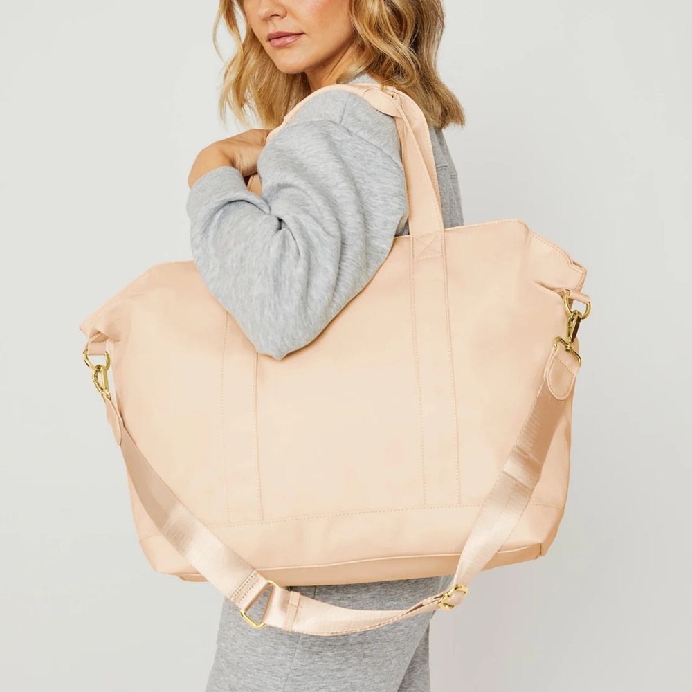 Stoney clover lane classic tote bag bubblegum
Pink nwt weekender - Picture 6 of 11